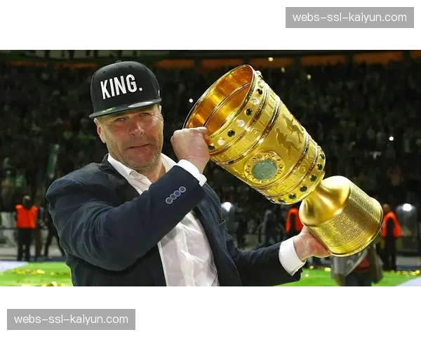 沃尔夫斯堡主帅黑金重返老东家：唯一目标是带队保级